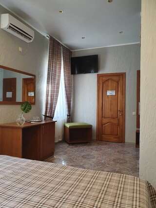 Гостиница Андорра Краснодар Улучшенный номер с кроватью размера king-size-2