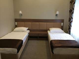 Гостиница Андорра Краснодар Улучшенный двухместный номер с 2 отдельными кроватями-2